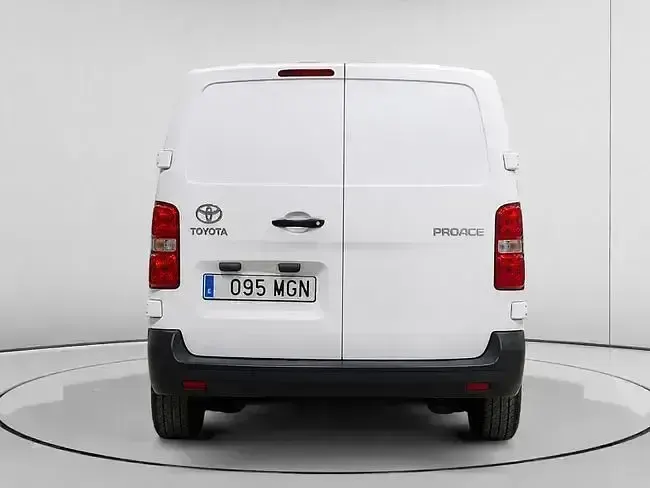 Usado Toyota Proace Plus 102 CV (75 kW) 2023 Blanco Monovolumen