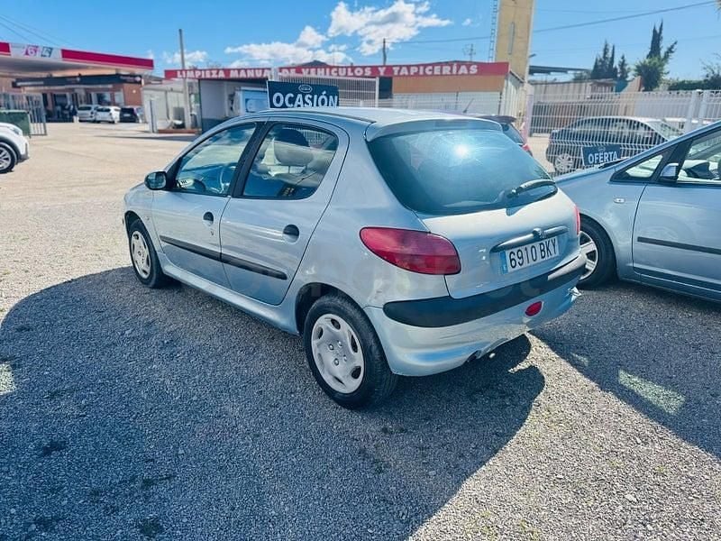 Usado Peugeot 206 70 CV (51 kW) 2003 Gris / plata Berlina