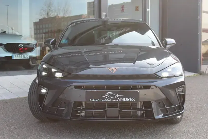 Usado Cupra Leon 150 CV (110 kW) 2024 Gris / plata Berlina