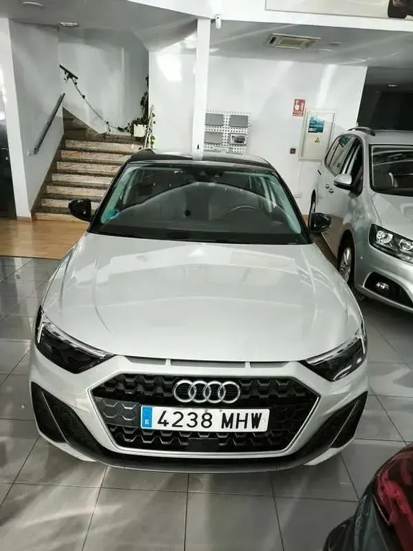 Usado Audi A1 Sportback S-Line 95 CV (69 kW) 2023 Gris Utilitario