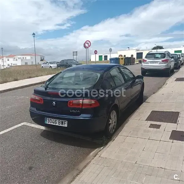 Usado Renault Laguna II Dynamique 120 CV (88 kW) 2002 Azul Berlina