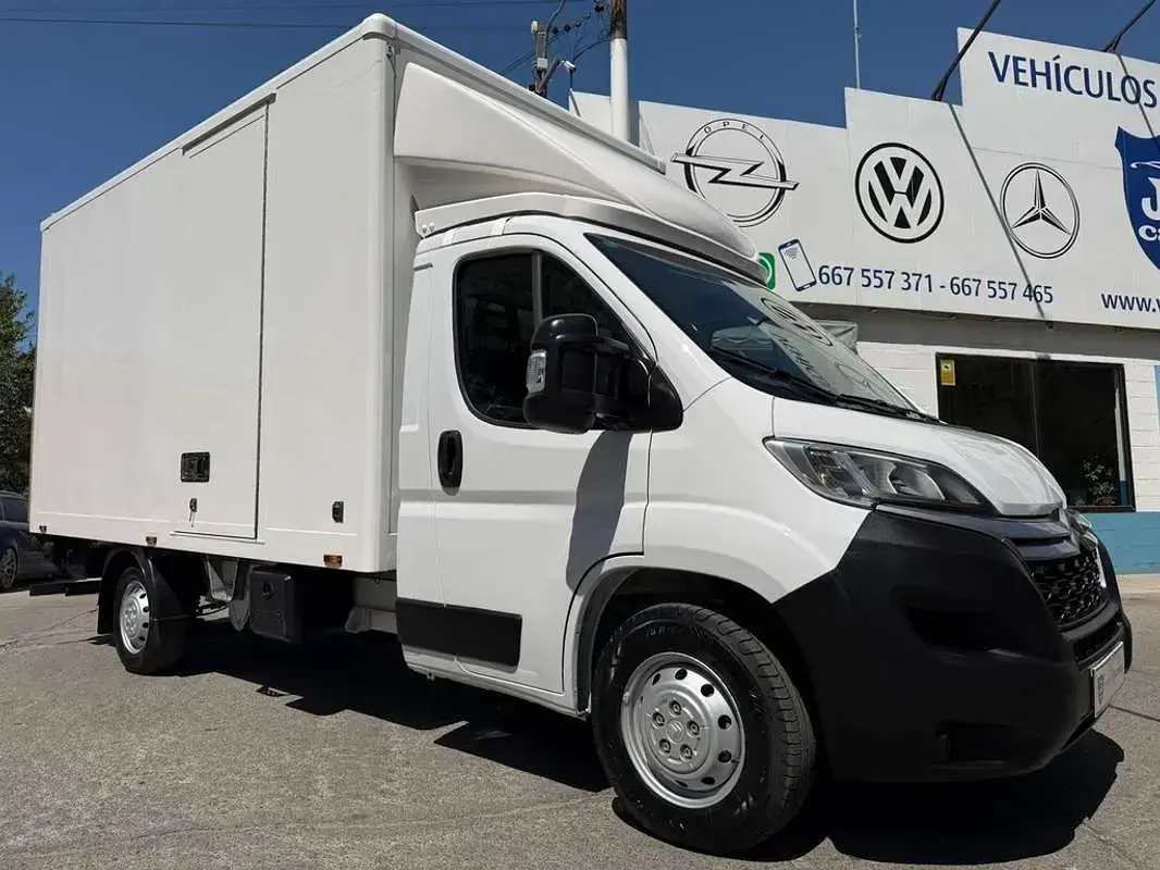 Usado Citroën Jumper 165 CV (121 kW) 2023 Blanco Monovolumen