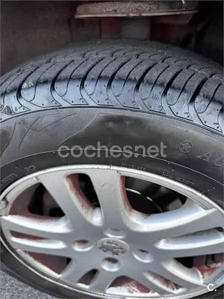 Usado Peugeot 307 110 CV (80 kW) 2003 Rojo Berlina