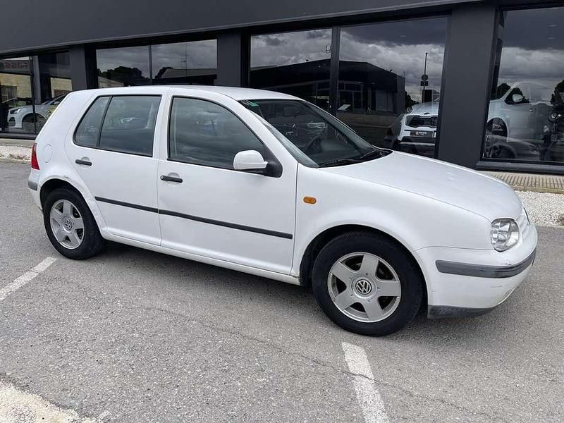 Blanco Usado 1999 VW Golf IV Highline Utilitario | 2500 € - Imagen 1/4