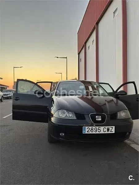 Usado Seat Cordoba 100 CV (73 kW) 2004 Negro Berlina