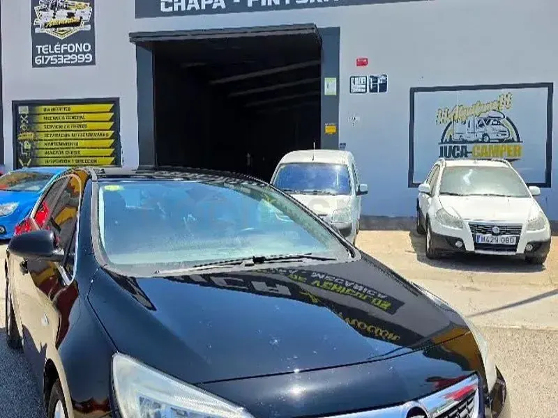 Usado Opel Astra Cosmo 125 CV (91 kW) 2011 Negro Berlina