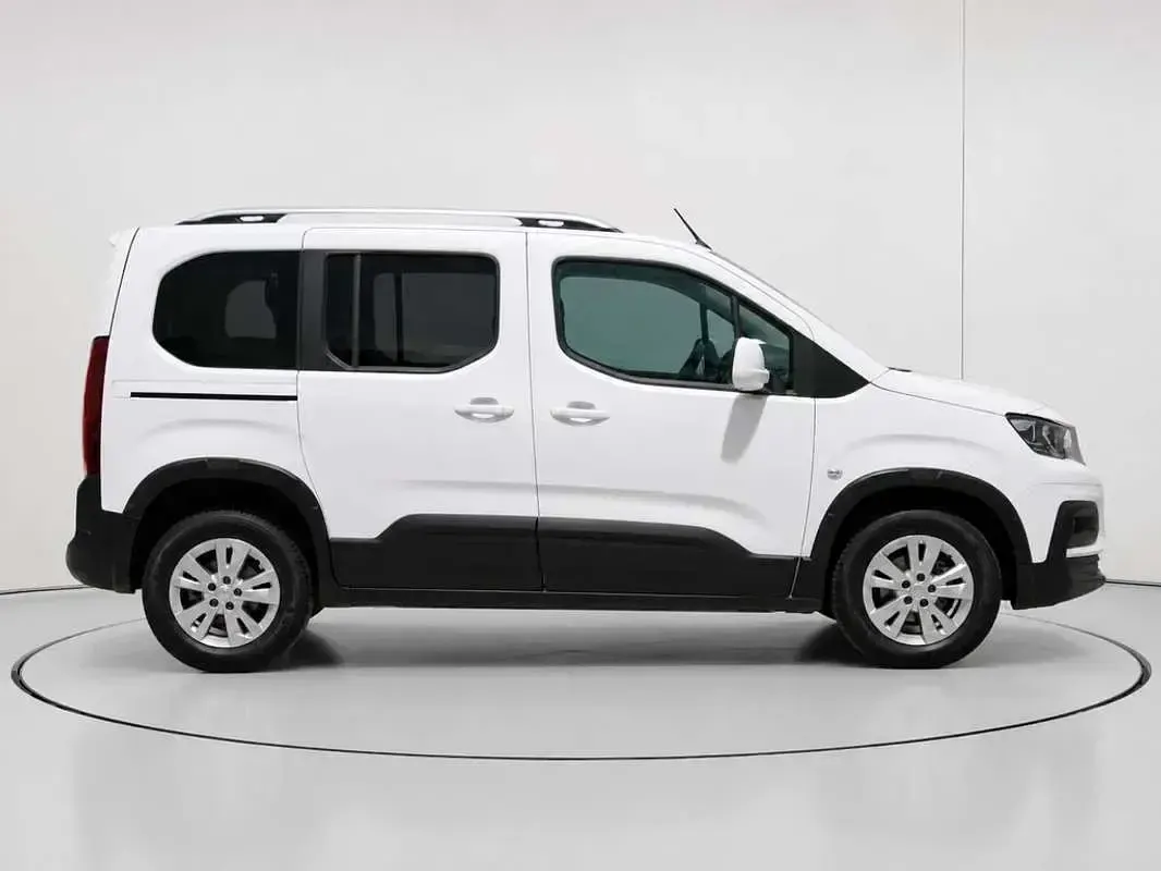 Usado Peugeot Rifter Allure 102 CV (75 kW) 2021 Blanco Monovolumen