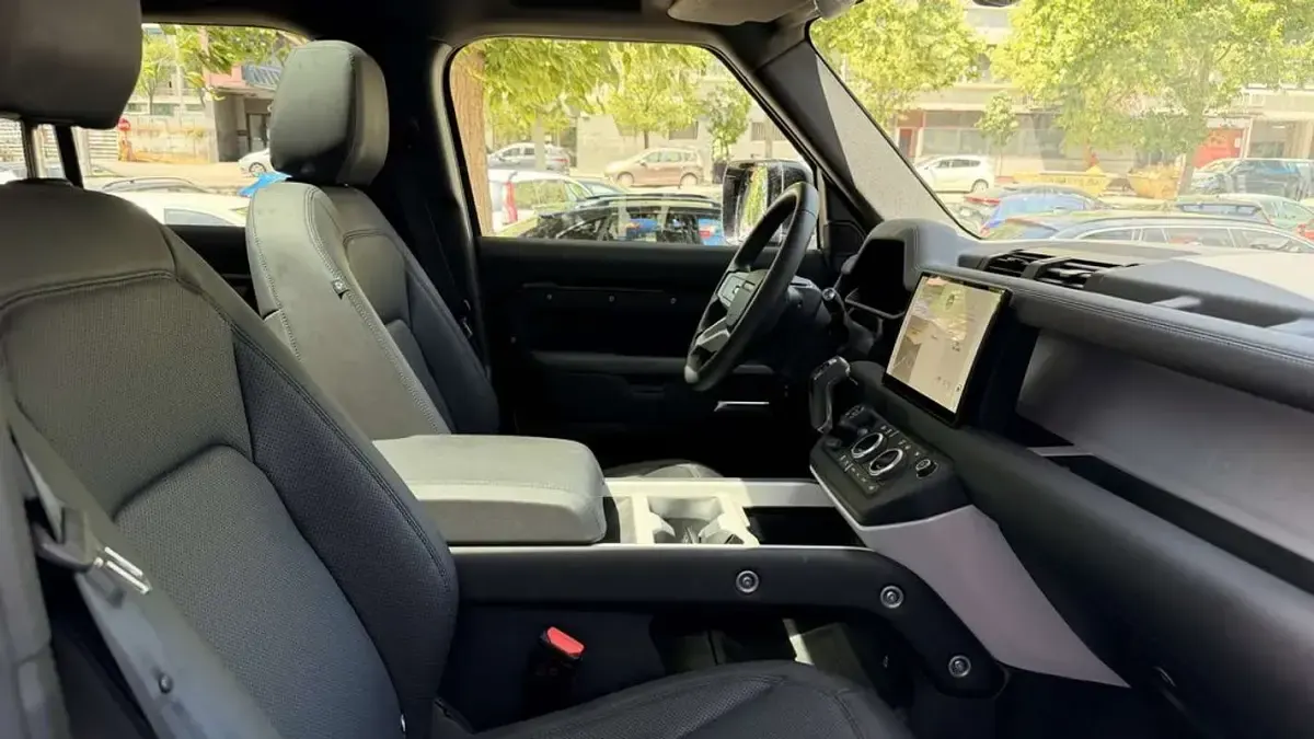 Usado Land Rover Defender SE Dynamic 249 CV (183 kW) 2024 Negro SUV