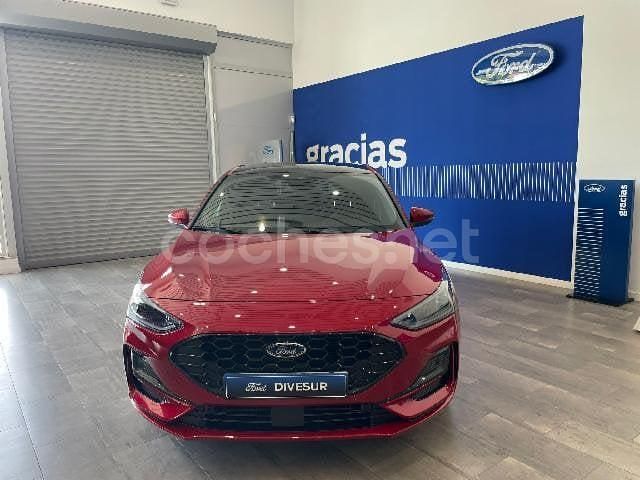 Rojo Usado 2023 Ford Focus ST-Line X Berlina | 29.250 € - Imagen 1/4