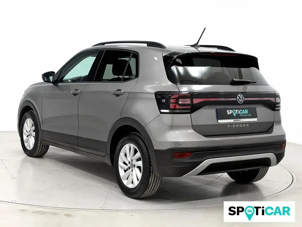 Usado VW T-Cross Advance 110 CV (80 kW) 2021 Gris SUV
