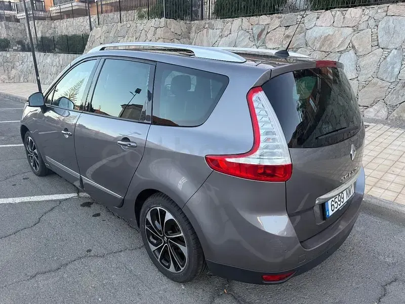 Usado Renault Scénic Bose Edition 110 CV (80 kW) 2015 Gris / plata Monovolumen