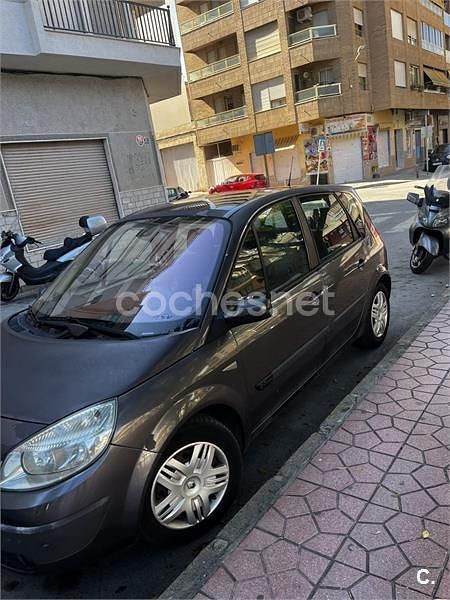 Usado Renault Scénic II Dynamique 136 CV (100 kW) 2004 Negro Monovolumen