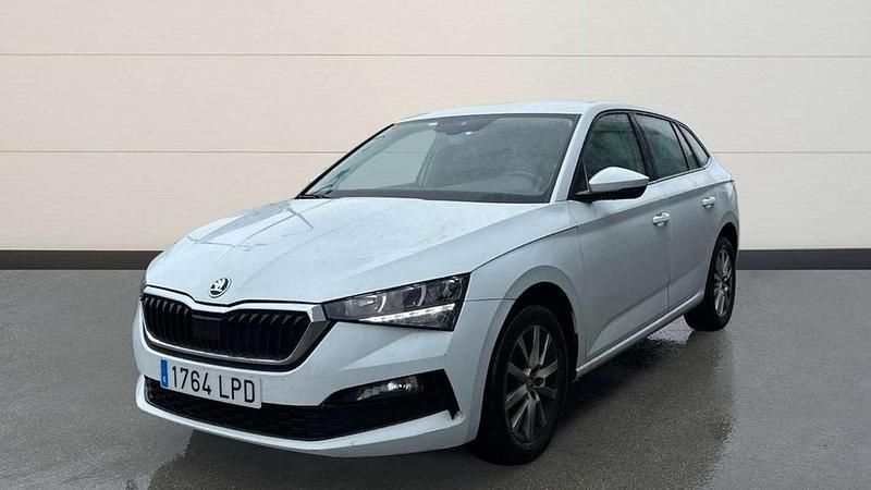 Usado Skoda Scala Ambition 110 CV (80 kW) 2021 Blanco Utilitario