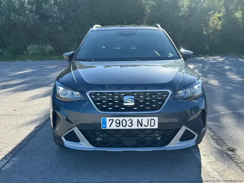 Usado Seat Arona Xperience 115 CV (84 kW) 2025 Gris / plata SUV