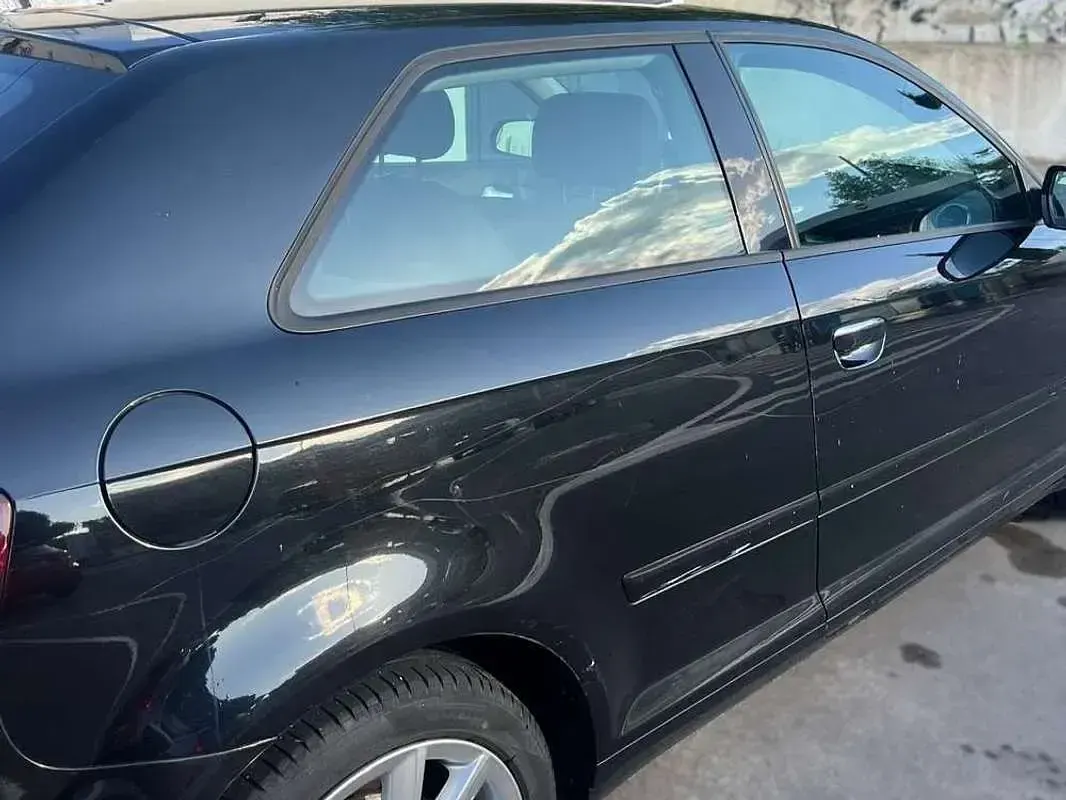 Usado Audi A3 Attraction 105 CV (77 kW) 2012 Negro Utilitario
