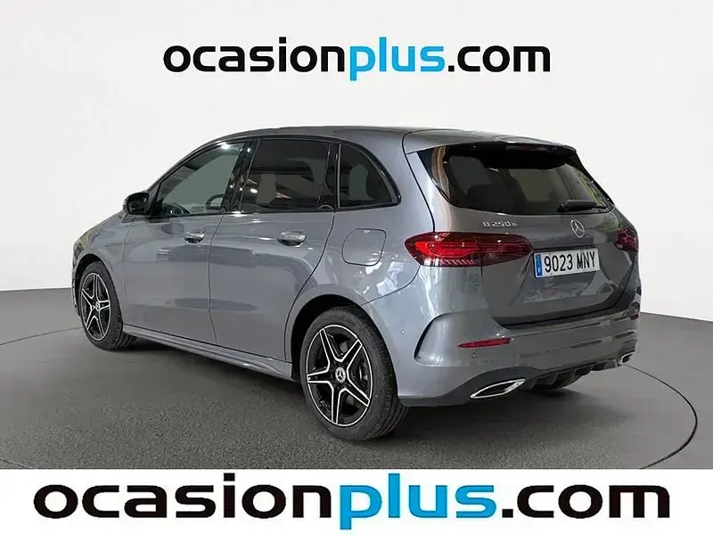 Usado Mercedes B250e AMG 218 CV (160 kW) 2024 Gris Utilitario