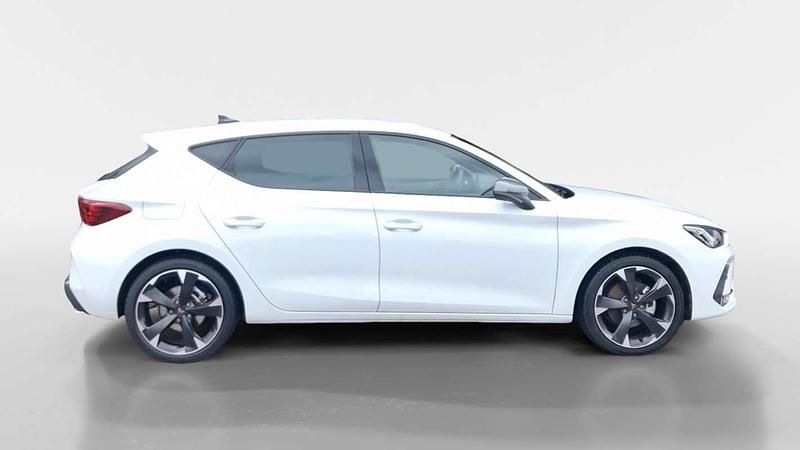 Usado Cupra Leon 150 CV (110 kW) 2025 Blanco Berlina