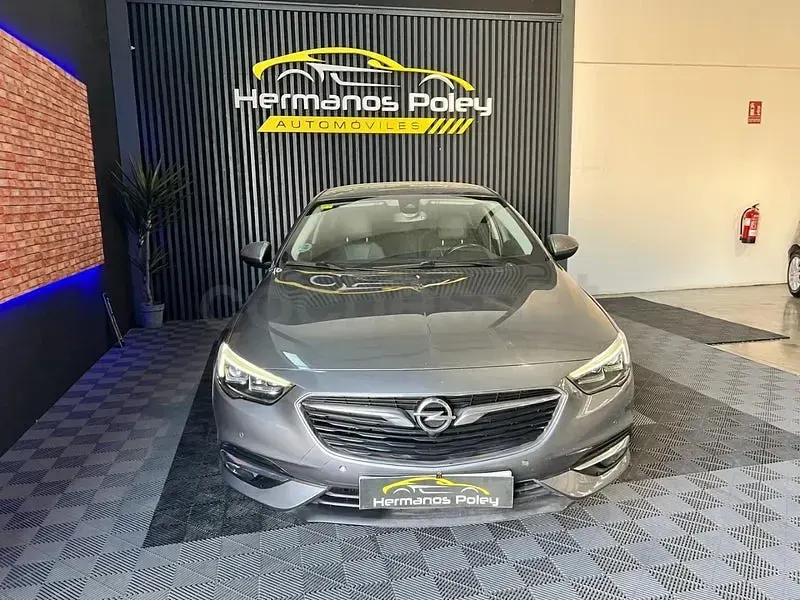 Usado Opel Insignia Innovation 136 CV (100 kW) 2020 Gris / plata Berlina