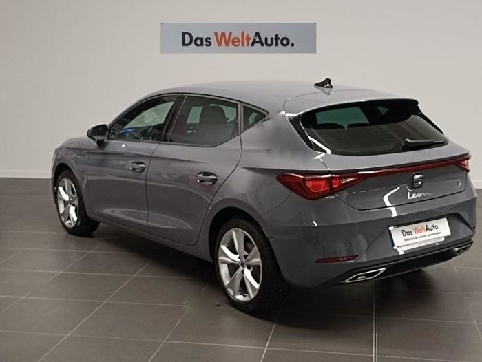 Usado Seat Leon FR 204 CV (150 kW) 2023 Gris Berlina