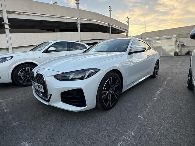 Blanco Usado 2024 BMW 430 Comfort Edition Coupe | 52.901 € (Un poco caro) - Imagen 1/4