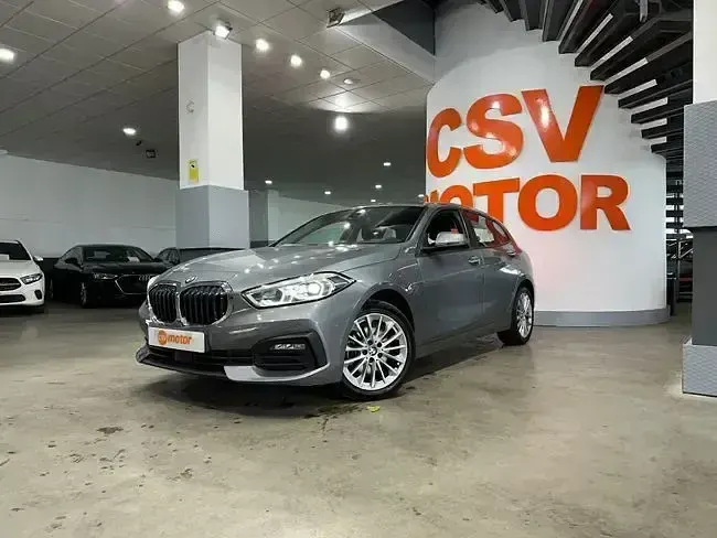 Käytetty BMW 118 136 HP (100 kW) 2023 Harmaa Viistoperä