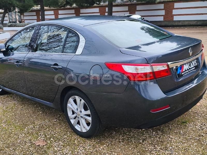 Usado Renault Latitude Expression 150 CV (110 kW) 2011 Gris / plata Berlina