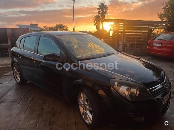 Usado Opel Astra Cosmo 150 CV (110 kW) 2004 Negro Berlina