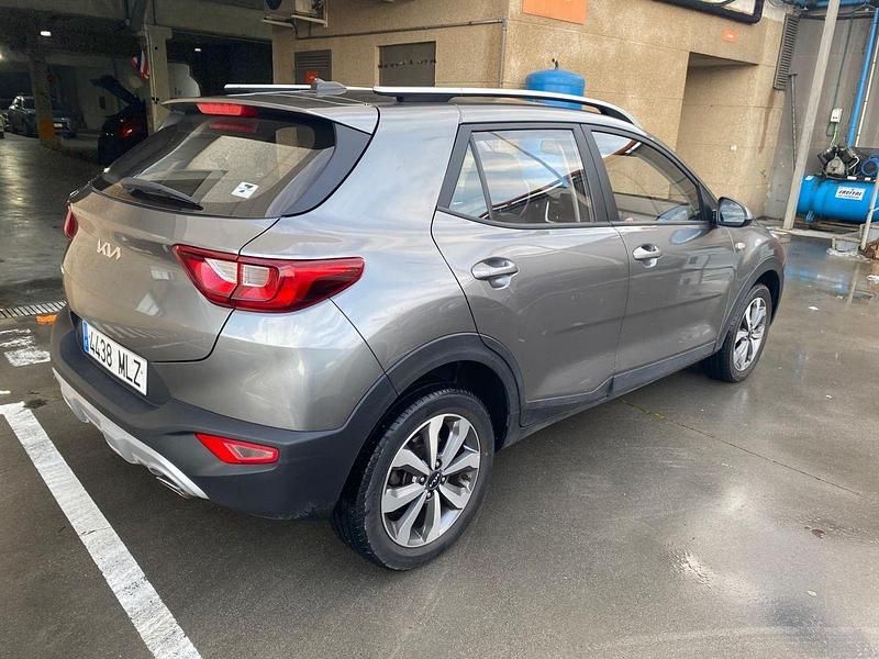 Usado Kia Stonic 84 CV (61 kW) 2023 Gris SUV