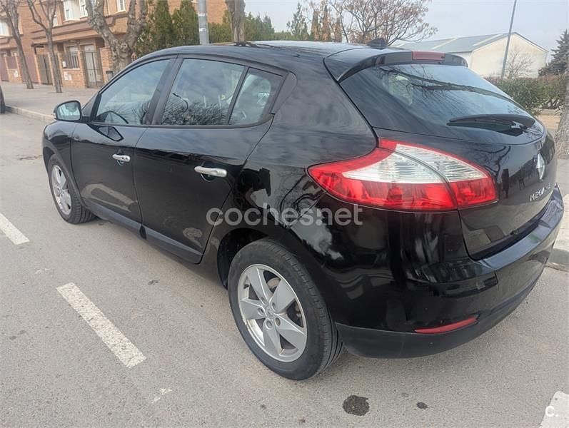 Usado Renault Mégane Dynamique 130 CV (95 kW) 2011 Negro Berlina