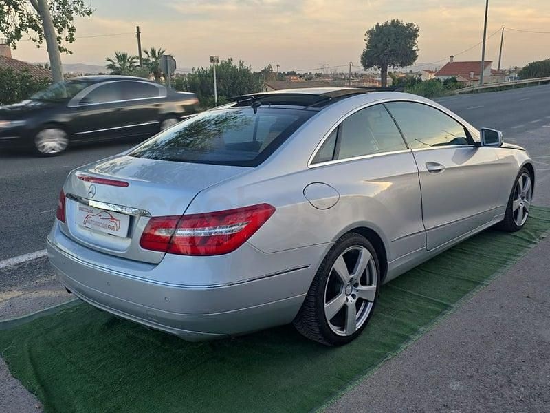 Usado Mercedes E220 170 CV (125 kW) 2012 Gris / plata Coupe