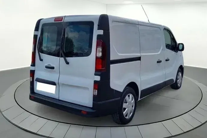 Usado Renault Trafic 95 CV (69 kW) 2018 Blanco Monovolumen