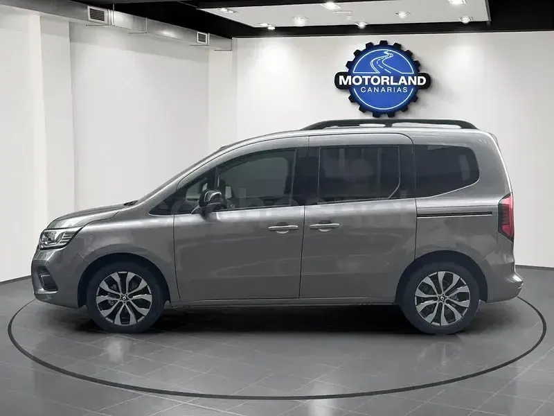 Usado Renault Kangoo Zen 95 CV (69 kW) 2022 Gris / plata Monovolumen
