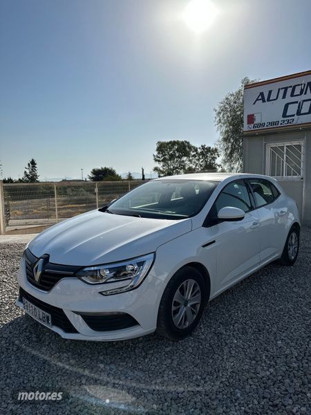 Usado Renault Mégane IV Business 115 CV (84 kW) 2019 Blanco Berlina