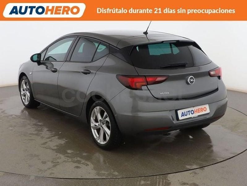 Usado Opel Astra GS Line 110 CV (80 kW) 2021 Gris / plata Berlina