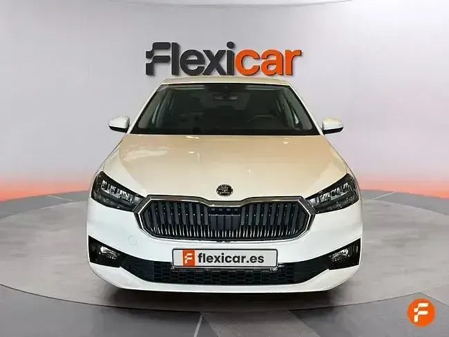 Usado Skoda Fabia Selection 95 CV (69 kW) 2025 Blanco Utilitario