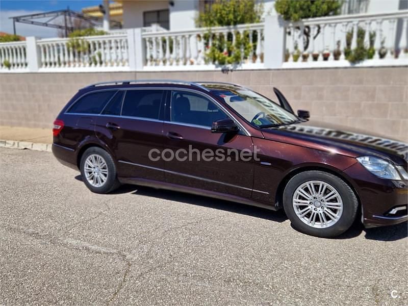 Usado Mercedes E220 Elegance 170 CV (125 kW) 2010 Marrón Familiar
