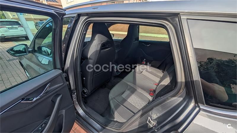 Usado Skoda Kamiq Sport 150 CV (110 kW) 2022 Gris / plata SUV