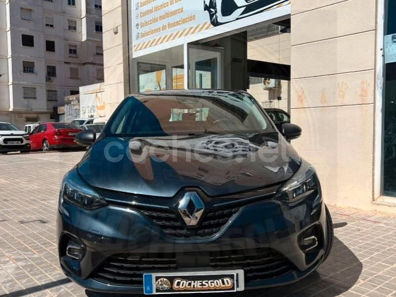 Usado Renault Clio V Business 100 CV (73 kW) 2022 Gris / plata Berlina