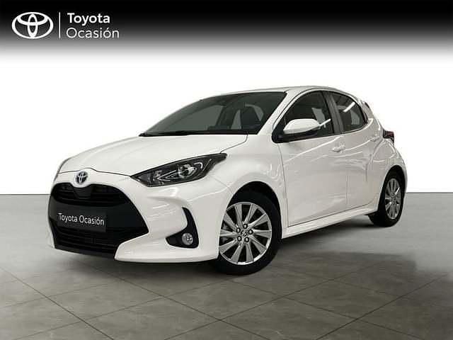 Blanco Usado 2024 Toyota Yaris Hybrid Active Berlina | 21.890 € (Precio justo) - Imagen 1/4