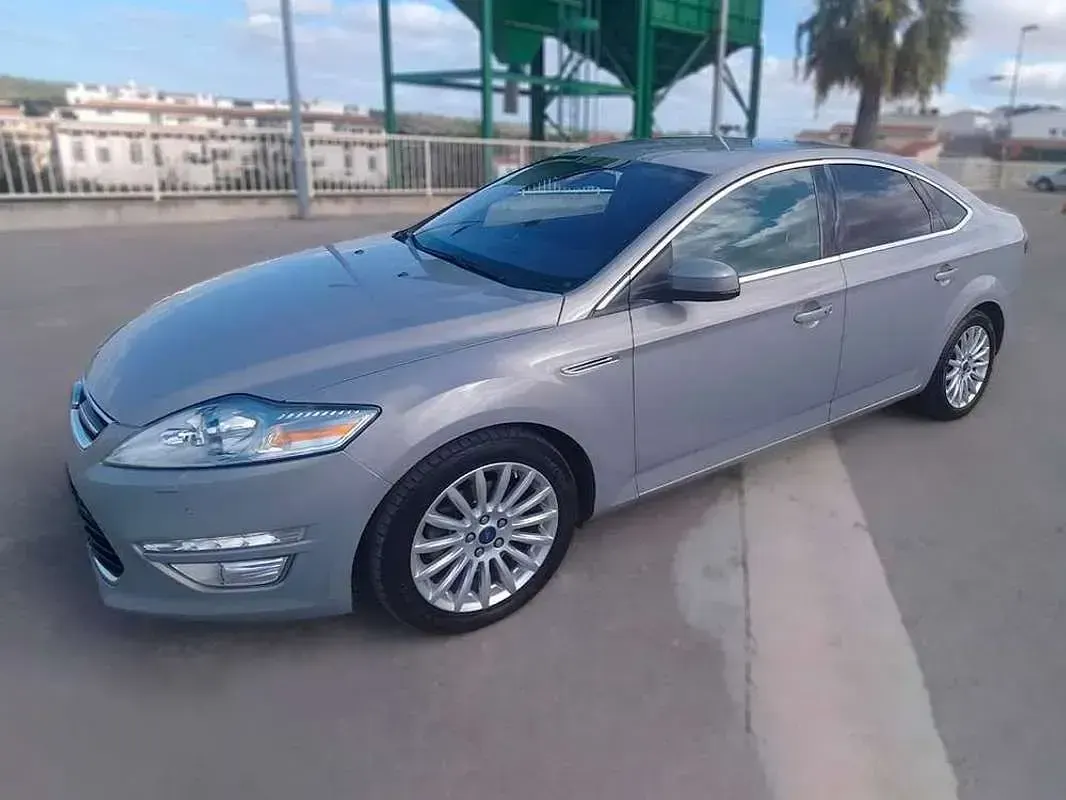 Usado Ford Mondeo Titanium 131 CV (96 kW) 2013 Gris Berlina