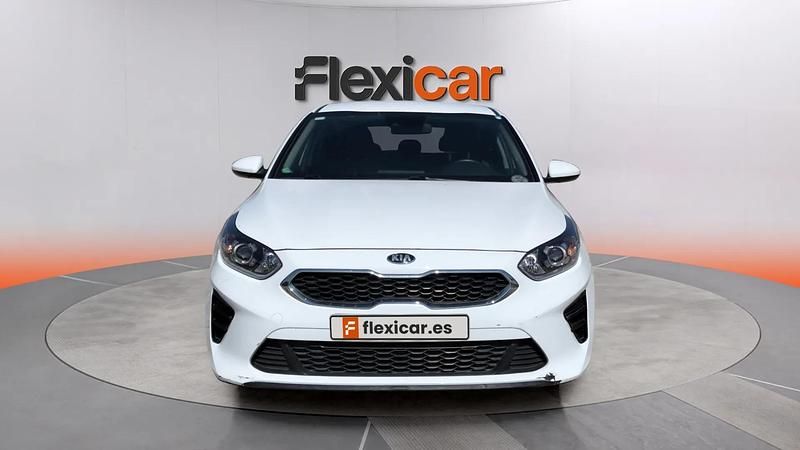 Begagnad Kia Ceed 120 HK (88 kW) 2020 Vit Halvkombi