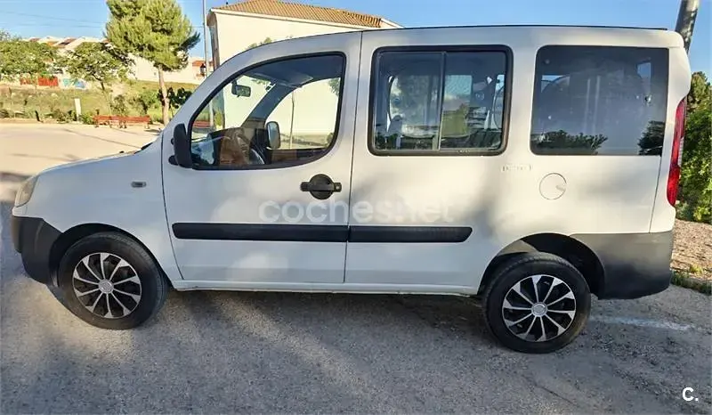 Usado Fiat Doblò Active 75 CV (55 kW) 2009 Blanco Monovolumen