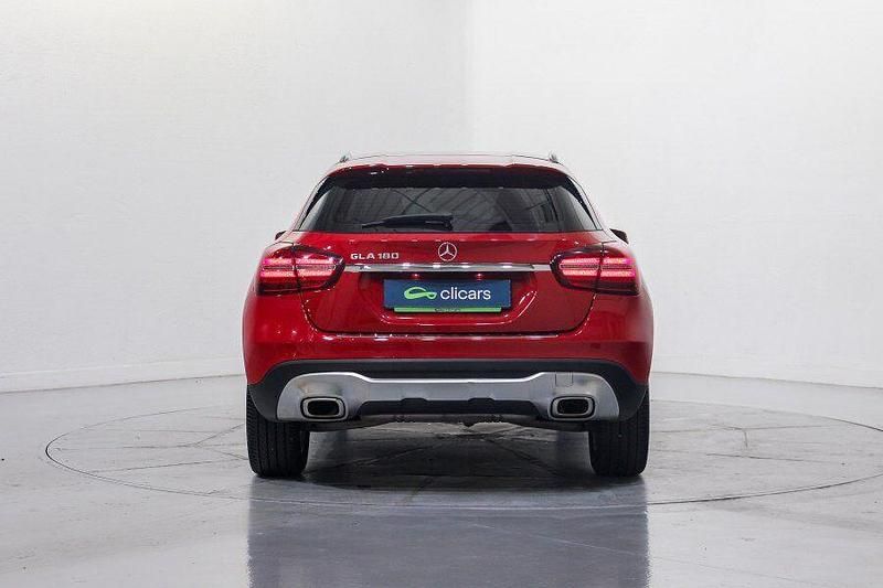 Usado Mercedes GLA180 122 CV (89 kW) 2019 Rojo SUV