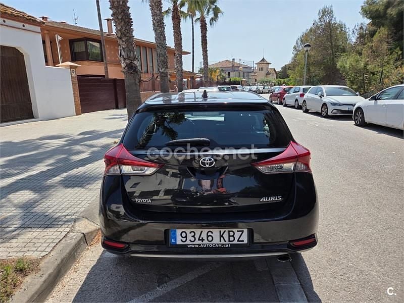 Begagnad Toyota Auris Active 116 HK (85 kW) 2017 Svart Sedan