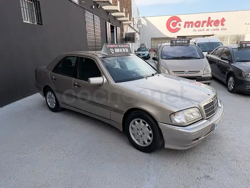 Usado Mercedes C220 Elegance 125 CV (91 kW) 1999 Beige Berlina