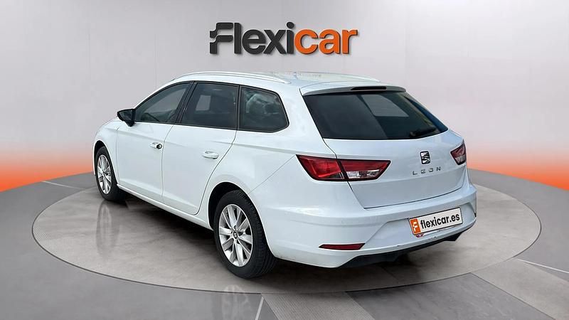 Käytetty Seat Leon Style 116 HP (85 kW) 2019 Valkoinen Sedan
