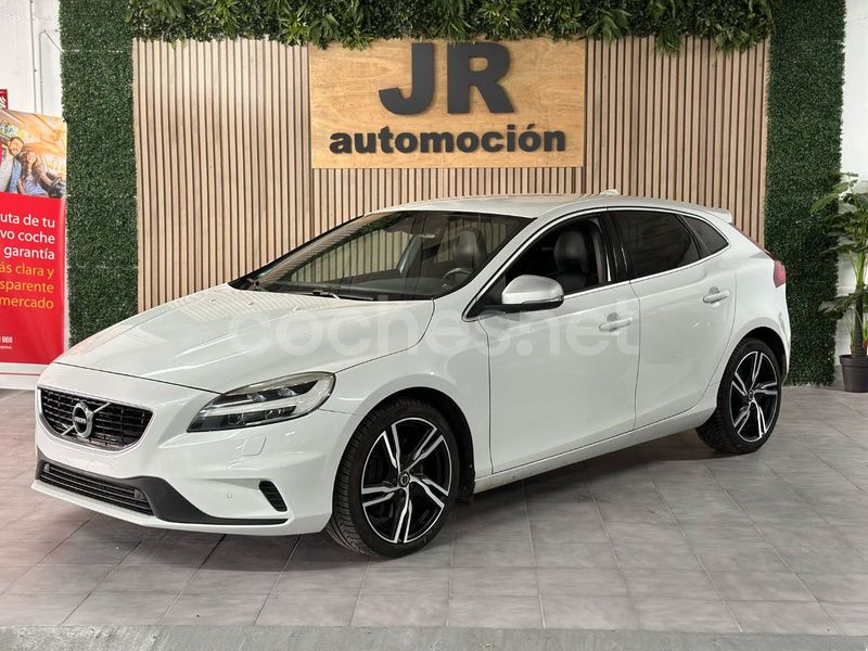 Blanco Usado 2017 Volvo V40 R-Design Momentum Familiar | 16.990 € (Caro) - Imagen 1/4