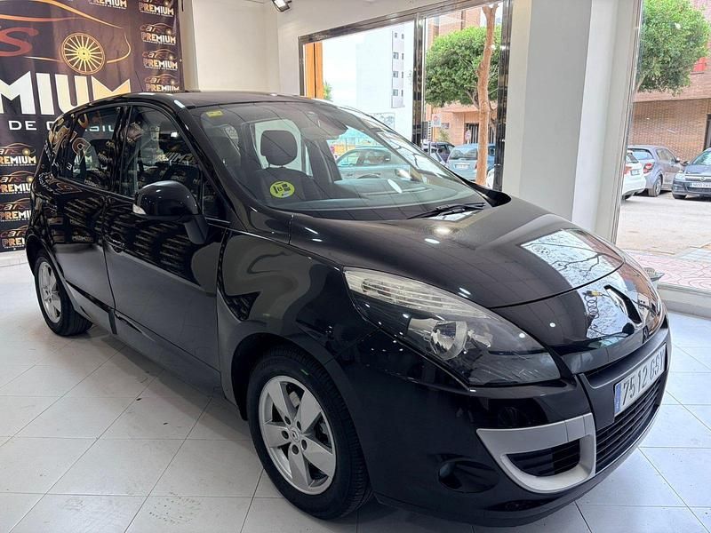 Usado Renault Scénic III Dynamique 105 CV (77 kW) 2010 Negro Monovolumen
