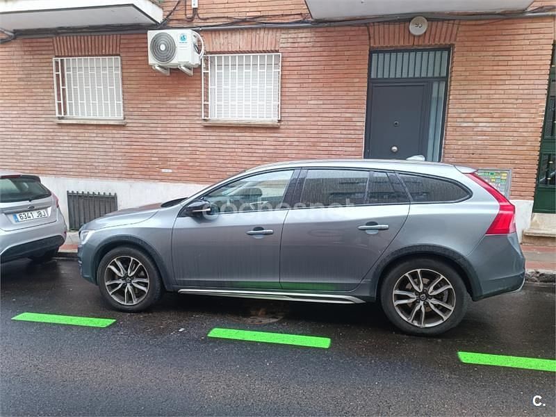 Usado Volvo V60 CC 190 CV (139 kW) 2016 Gris / plata Familiar