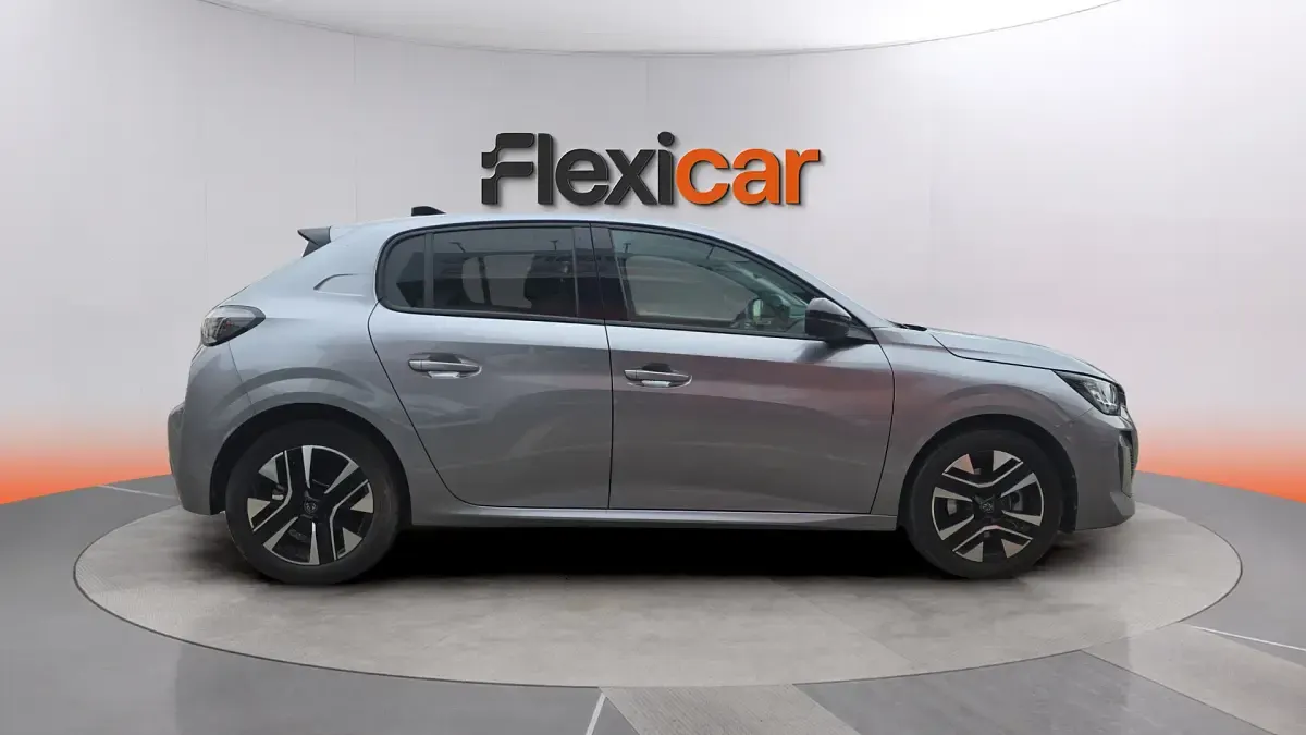Usado Peugeot 208 Allure 101 CV (74 kW) 2025 Gris Utilitario